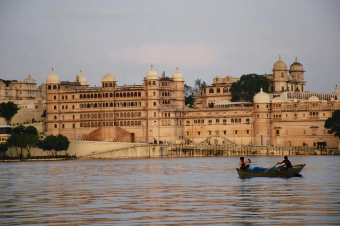 Udaipur sightseeing taxi