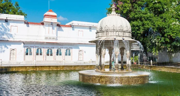 Tempo Traveller in Udaipur