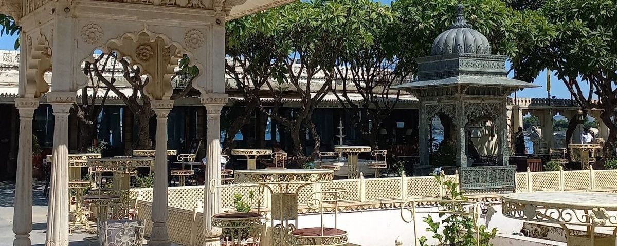 budget hotel near gulab bagh udaipur